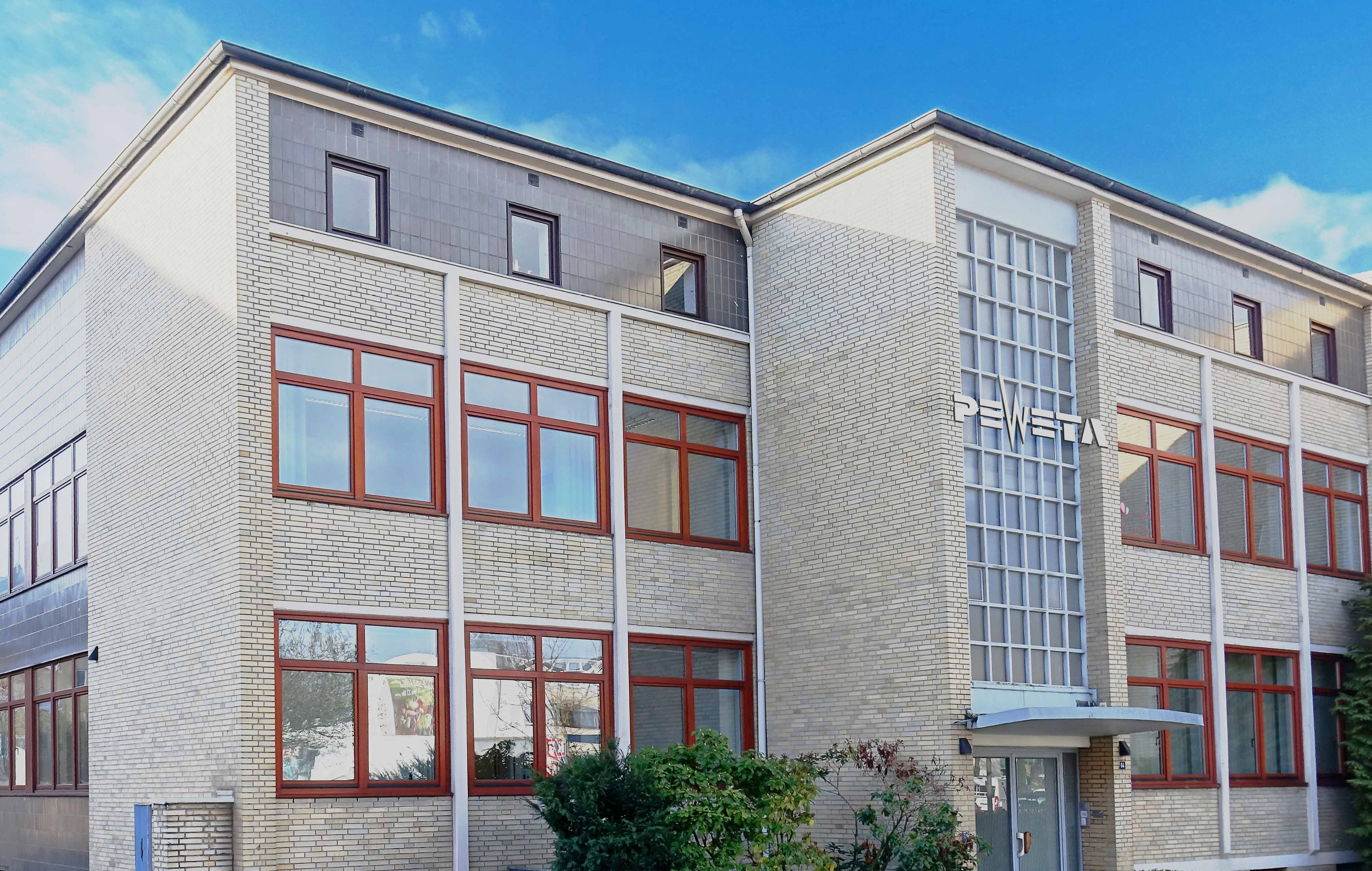 PEWETA ist ein bekannter Hersteller und Lieferant von Uhren für Büro, Gewerbe und Industrie.